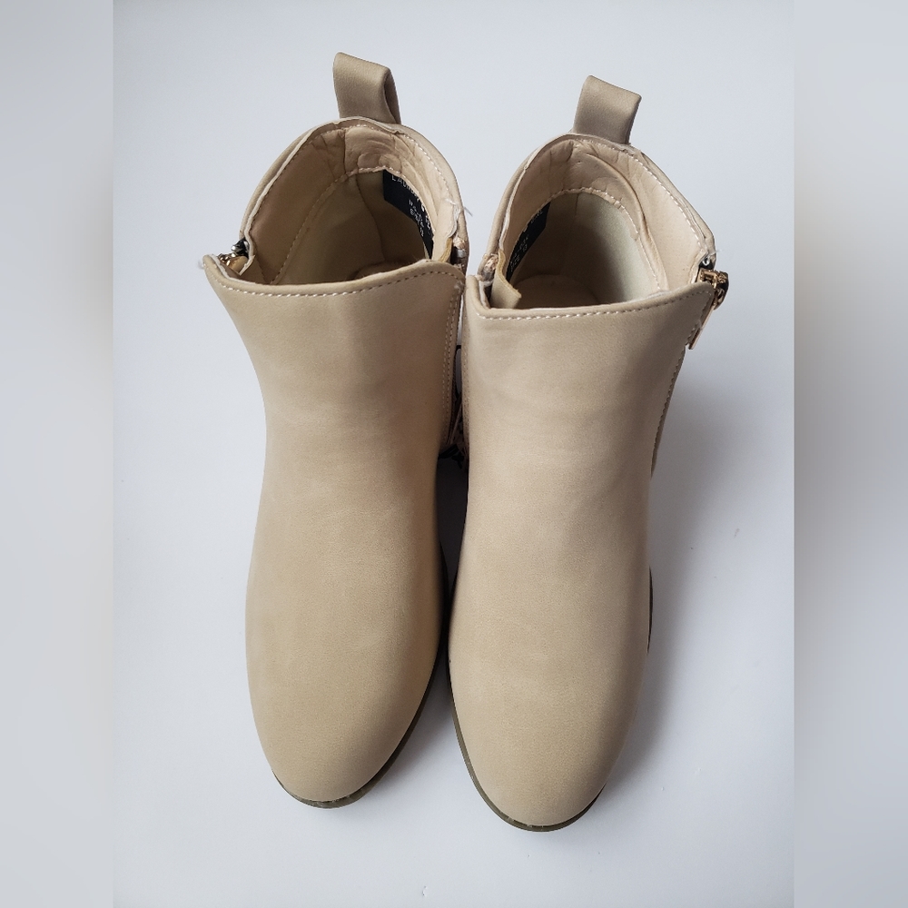 NWOT Laundry Girls Tan Ankle Boots Size 13
